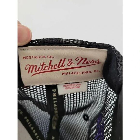 Men's Mitchell & Ness Black Toronto Raptors Hardwood Classics Breakaway Trucker - Picture 7 of 7